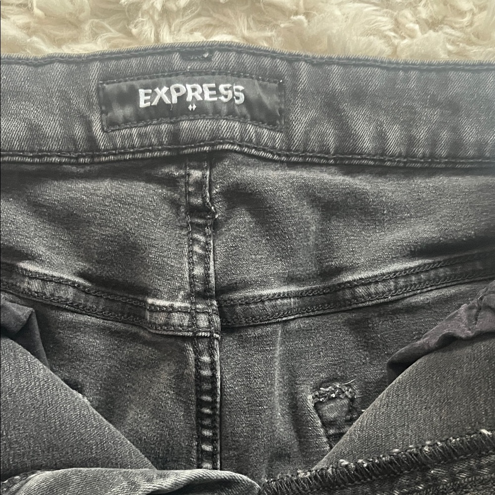 ⭐️🏳️‍🌈 Black Express Distressed Denim Shorts - Picture 7 of 8